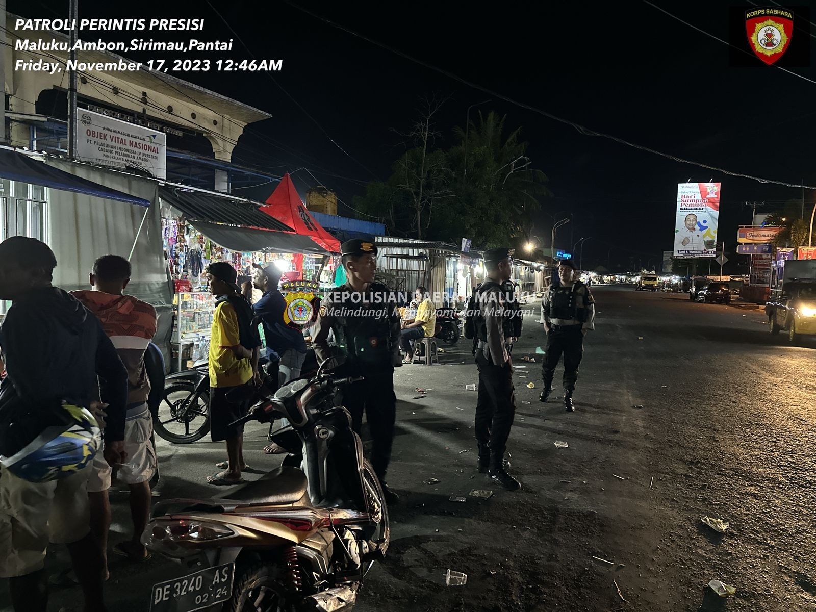 Personil Satuan Samapta Lakukan Patroli Malam di Sekitar Pasar untuk Cegah Pemalakan Liar, Pencurian, dan Gangguan Kamtibmas Lainnya