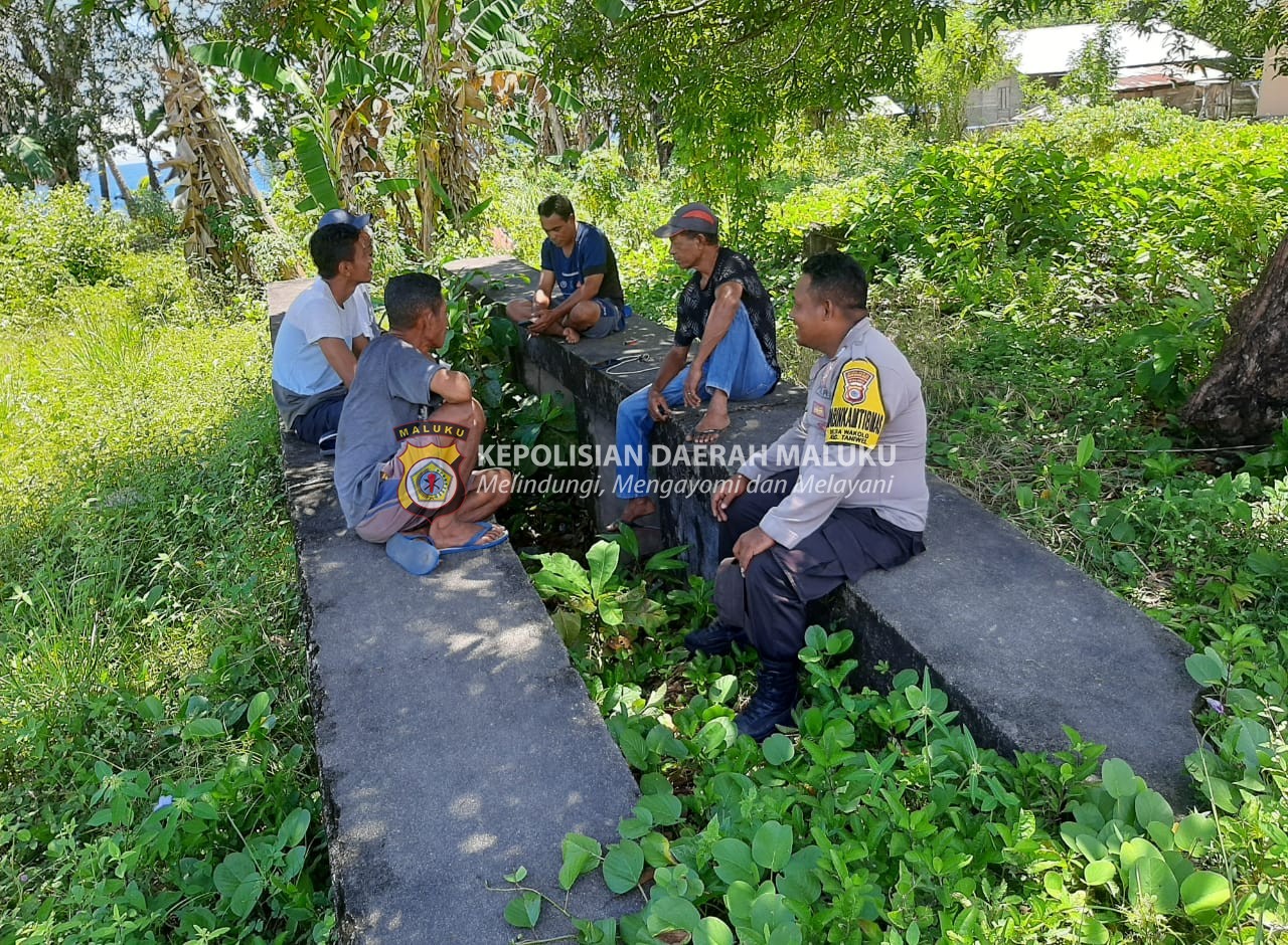 BHABINKAMTIBMAS POLSEK TANIWEL HIMBAU MASYARAKAT DESA WAKOLO