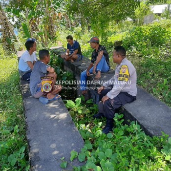 BHABINKAMTIBMAS POLSEK TANIWEL HIMBAU MASYARAKAT DESA WAKOLO