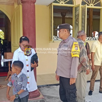 Bhabinkamtibmas Negeri BOOI lakukan Pengamanan Ibadah Minggu di Gereja BETHEL Negeri Booi