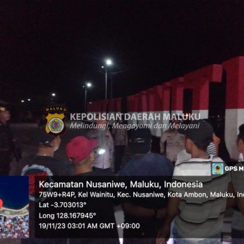 Patroli Malam Polsek Nusaniwe: Kapolsek Pimpin Langsung, Berikan Himbauan dan Edukasi