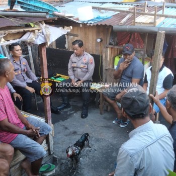 Jumat Curhat Sat Binmas Polresta Ambon : Menjalin Komunikasi Bersama Sopir Angkot