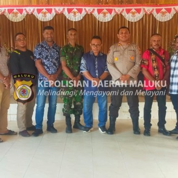 Rapat Koordinasi Kamtibmas Antara Kapolsek Taniwel & Pemerintah Desa serta Tokoh Adat