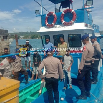 Sambangi Masyarakat Pesisir, Polairud Polda Maluku Sampaikan Pesan Kamtibmas