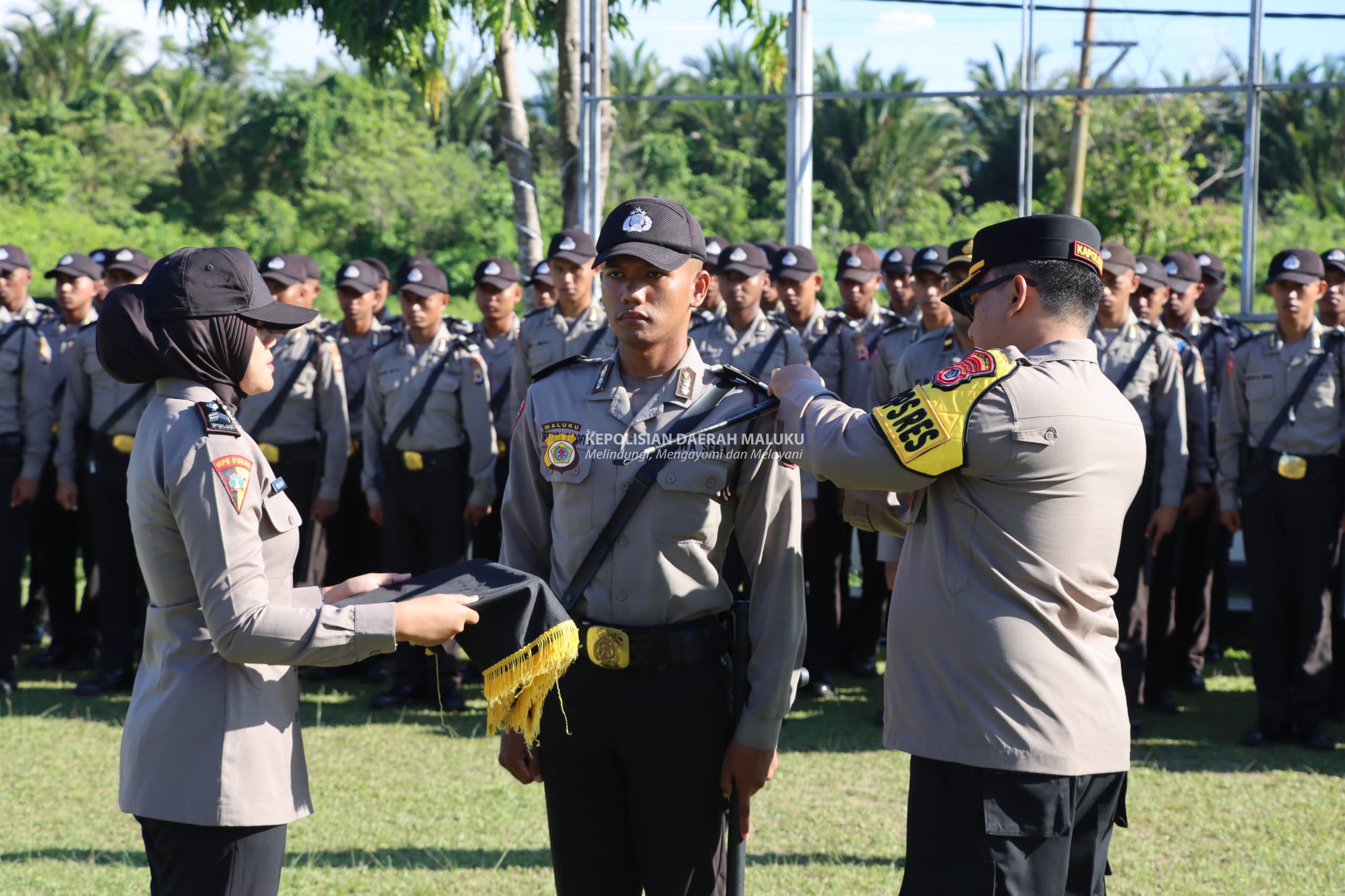 Upacara Penyerahan Siswa Latihan Kerja Diktuk Bintara Polri Gelombang II T. A. 2023 SPN Polda Maluku pada Polres Seram Bagian Barat