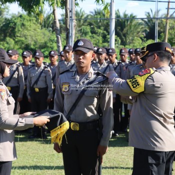 Upacara Penyerahan Siswa Latihan Kerja Diktuk Bintara Polri Gelombang II T. A. 2023 SPN Polda Maluku pada Polres Seram Bagian Barat