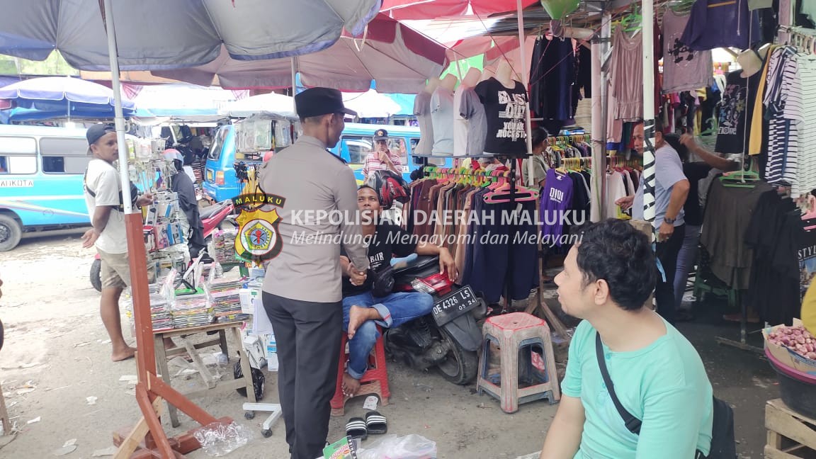 Bhabinkamtibmas Kelurahan Rijali, Lakukan Giat Sambang dengan Pedagang Mardika