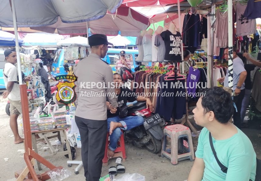 Bhabinkamtibmas Kelurahan Rijali Sambangi Pedagang Mardika