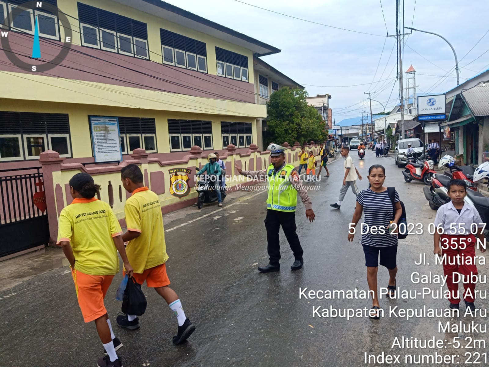 SELALU HADIR UNTUK MASYARAKAT DENGAN PELAKSANAAN GATUR PAGI OLEH SATLANTAS POLRES KEPULAIAN ARU.