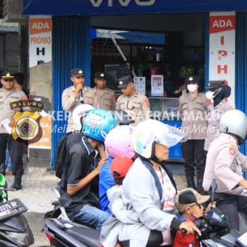 Personel Polda Maluku Laksanakan Sosialisasi Kepada Masyarakat di Kota Ambon