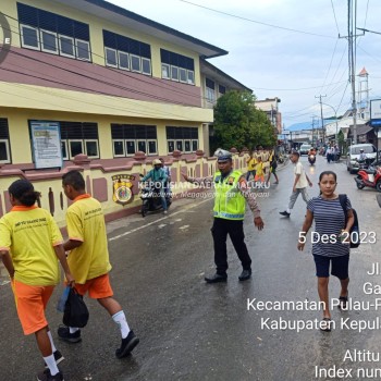 SELALU HADIR UNTUK MASYARAKAT DENGAN PELAKSANAAN GATUR PAGI OLEH SATLANTAS POLRES KEPULAIAN ARU.