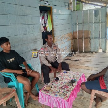 AIPDA Jad Jerol Anggota Sat Binmas Polres Kepulauan Aru Laksanakan Sambang Dan Himbauan Kepada Masyarakat.