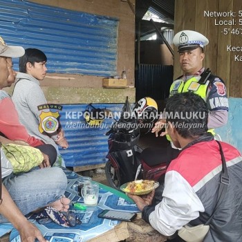 Sat Lantas polres Kepulauan Aru Laksanakan Sambang Kepada Masyarakat Berikan Arahan Tatacara Berkendara Yang Benar.