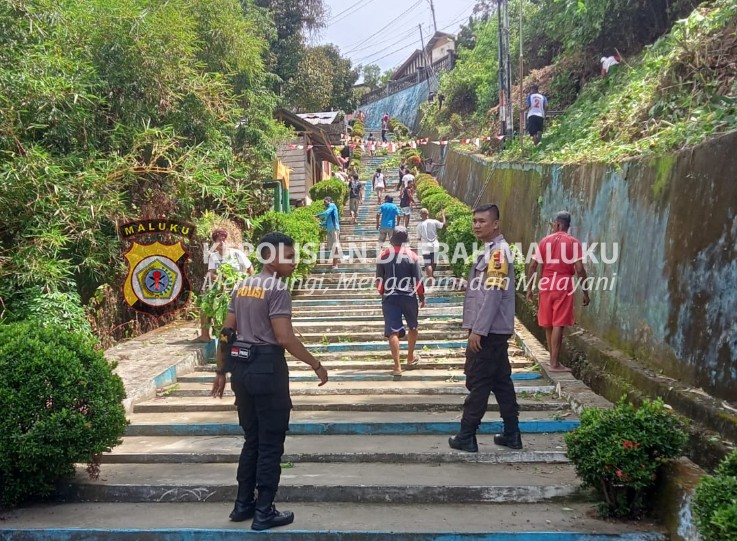 Bhabinkamtibmas Gelar Bakti Sosial Sekaligus Himbauan Kamtibmas di Negeri Naku