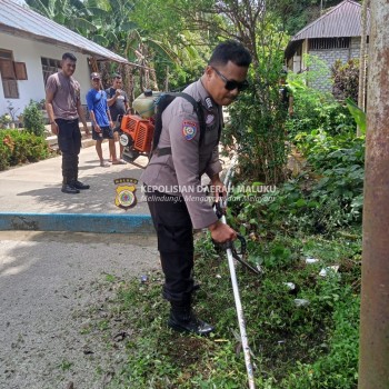 Bhabinkamtibmas Laksanakan Bakti Sosial Sekaligus Himbauan Kamtibmas di Negeri Naku