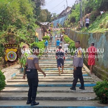 Bhabinkamtibmas Gelar Bakti Sosial Sekaligus Himbauan Kamtibmas di Negeri Naku