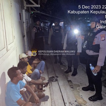 Gencar Laksanakan Patroli Malam Satuan Samapta Polres Kepulauan Aru Berikan Teguran Bagi Para Pemuda.