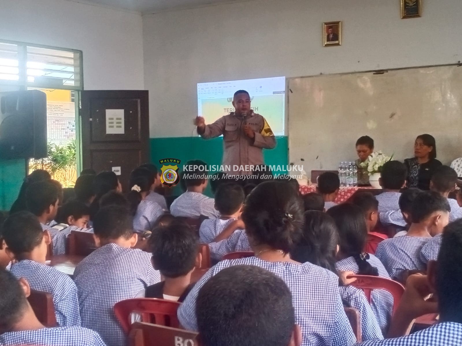 Bhabinkamtibmas Sosialisasikan Anti-Bullying di SMP Negeri 10 Ambon Negeri Soya