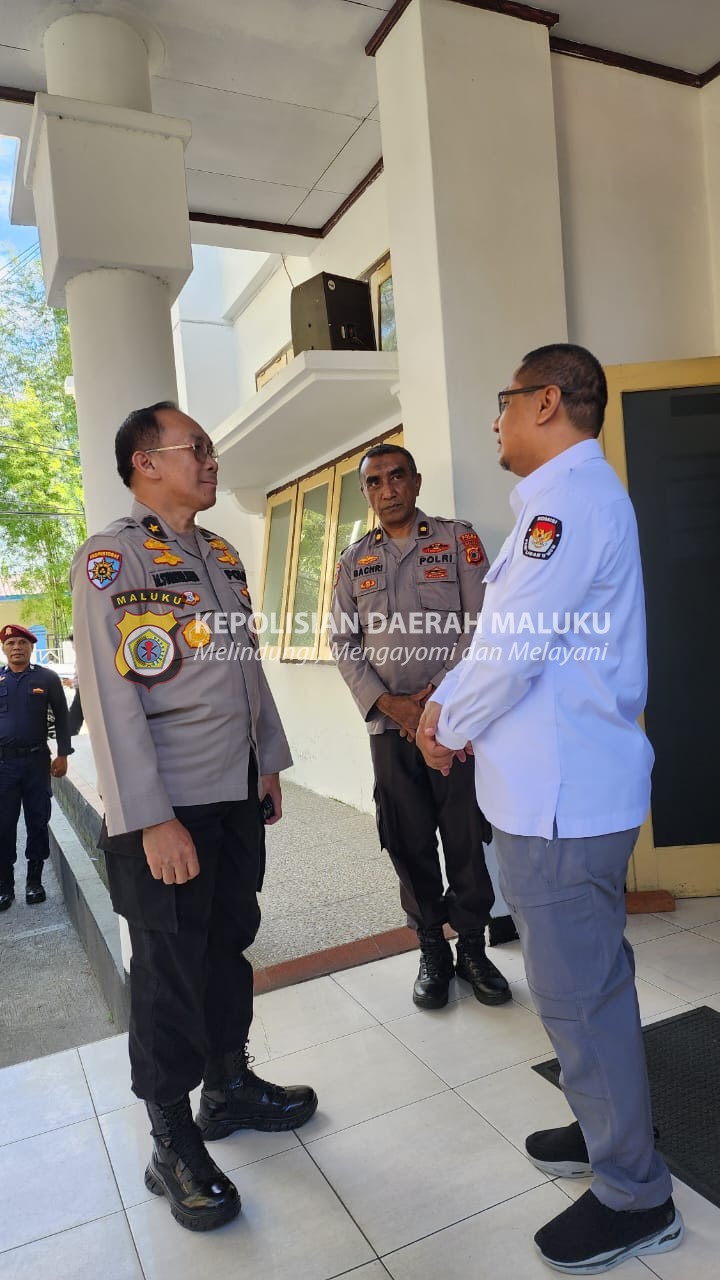 Tim Wasops Mantap Brata Itwasum Polri Kunjungi Kantor KPU dan Bawaslu Maluku