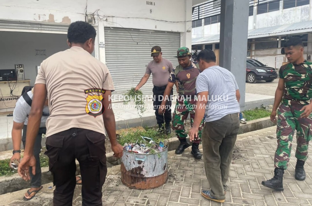 Pelihara Sinergitas Tanpa Batas, Personel Polres MBD Bersama ASN Pemda MBD Ikut Kegiatan Karya Bhakti Yang di Gelar Kodim 1511 Pulau Moa