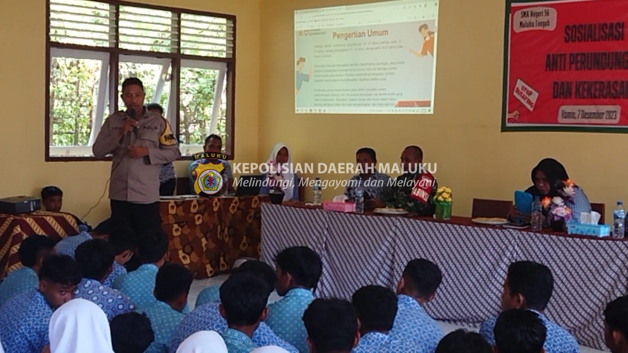 Bhabinkamtibmas Bersama Babinsa Negeri Ureng Gelar Sosialisasi Anti Perundungan di SMA Negeri 56 Maluku Tengah