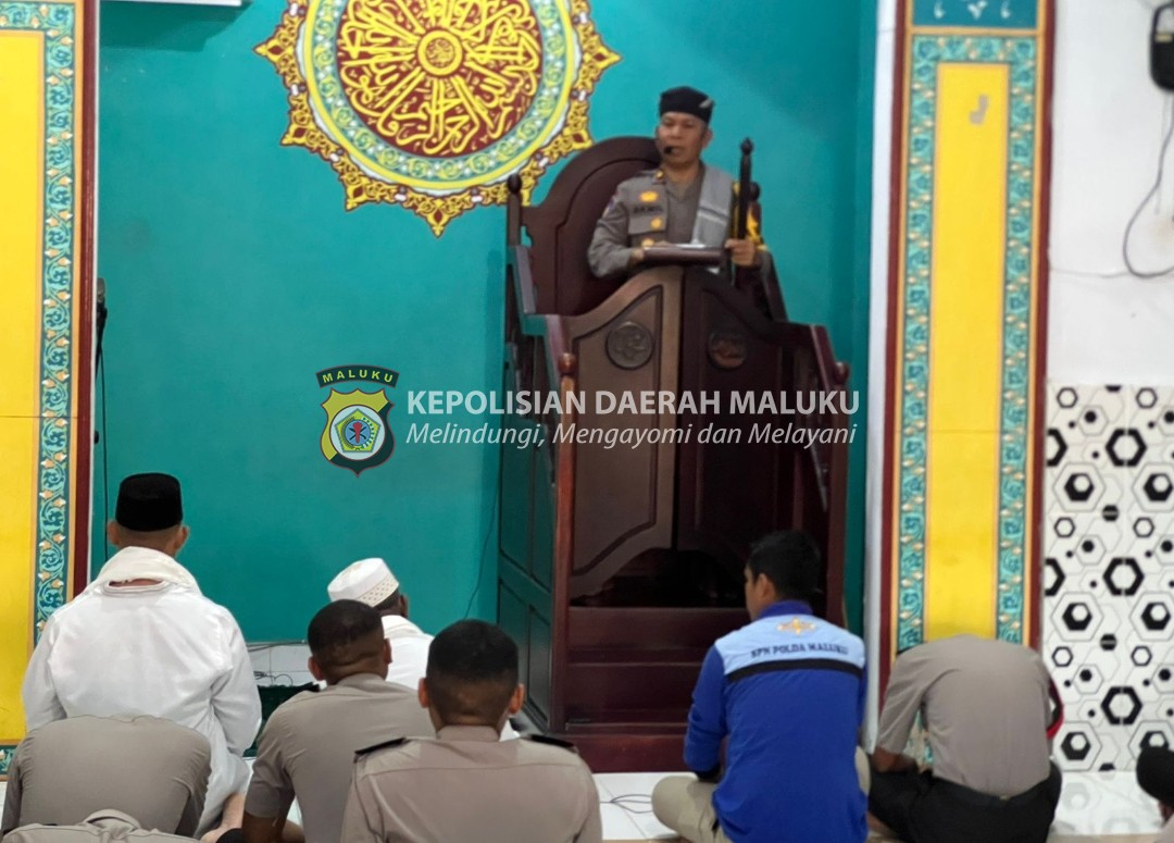 Kabagbinopsnal Ditpolairud Polda Maluku Kompol H Akmil Djapa jadi Khatib jum'at di Masjid Al Iqro SPN Polda Maluku