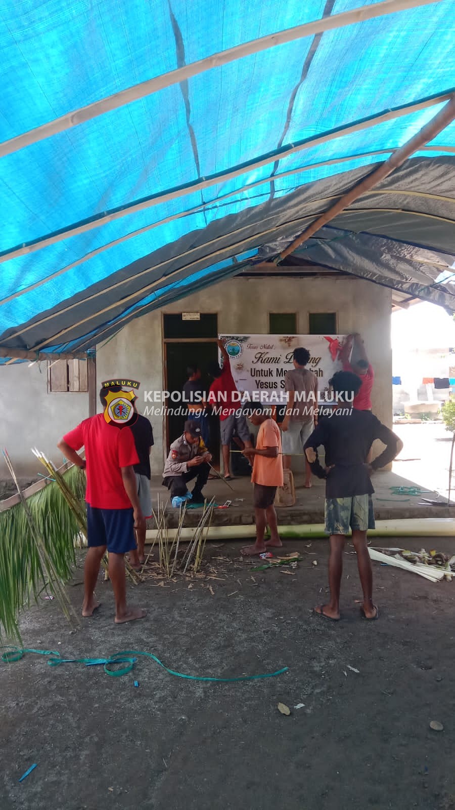 Gotong Royong Bhabinkamtibmas Desa Makububui Dengan Masyarakat