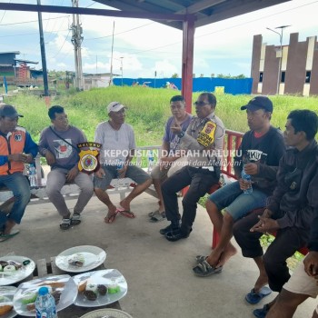 Gandeng Driver Ojek, Kasat Lantas Polres SBT Gelar Jumat Sambang Himbau Jaga Kamtibmas