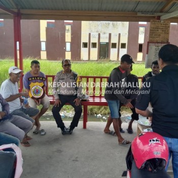 Polres SBT Gelar Jumat Sambang di Pangkalan Ojek