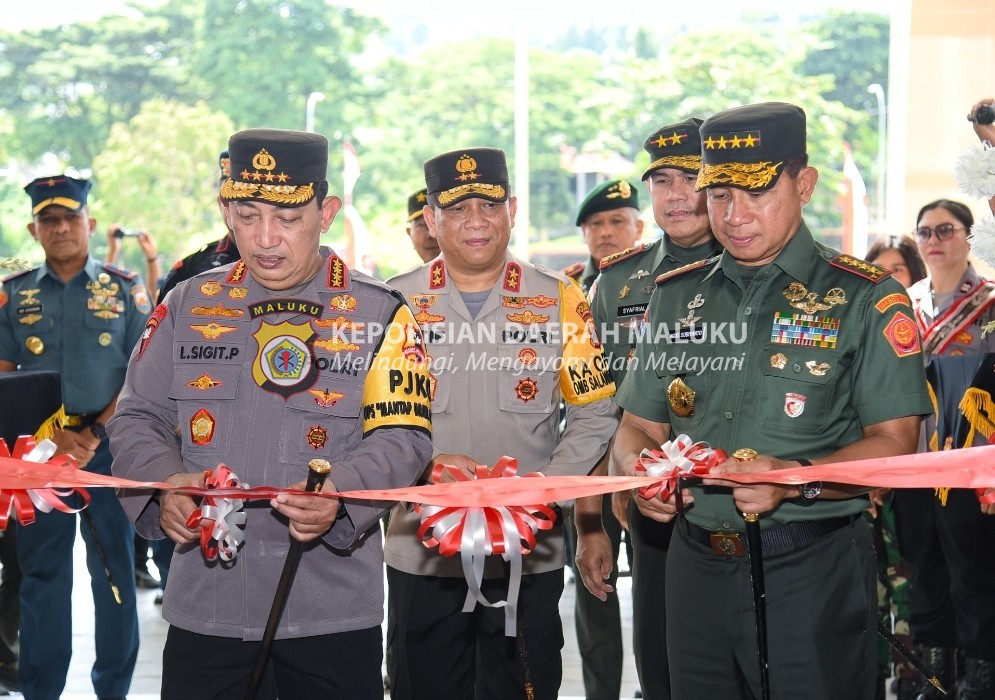 Kapolri dan Panglima TNI Resmikan Markas Polda Maluku