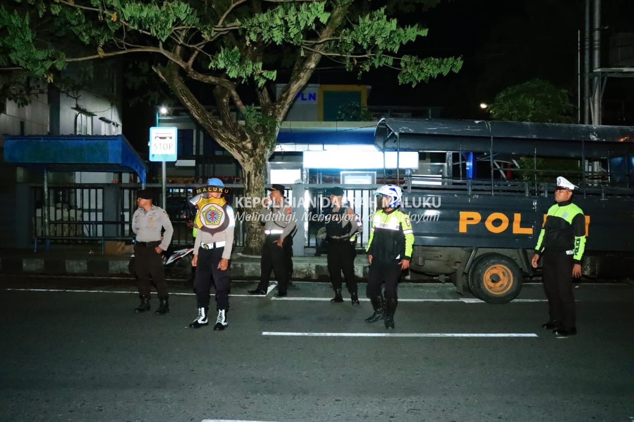 Cegah Gangguan Kamtibmas pada Malam Hari,Personil Polresta Ambon Gencar Lakukan Patroli Malam