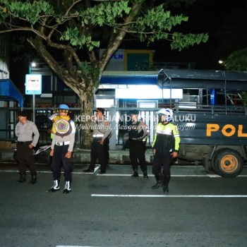 Cegah Gangguan Kamtibmas pada Malam Hari,Personil Polresta Ambon Gencar Lakukan Patroli Malam