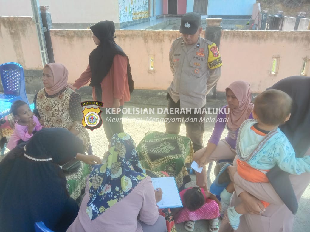 Bhabinkamtibmas Desa Batuboy Monitoring Kegiatan Posyandu Terhadap Balita Di Desa Siahoni