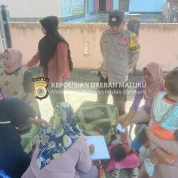 Bhabinkamtibmas Desa Batuboy Monitoring Kegiatan Posyandu Terhadap Balita Di Desa Siahoni