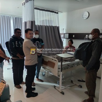 Kapolsek Leitimur Selatan mengunjungi Keluarga personilnya yang Sakit