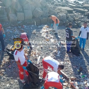 Polsek KBP turut andil dalam bakti Sosial bersama Pembersihan dan Pengangkutan Sampah di Area Bandar Udara Pattimura Ambon: Bersama-sama Menciptakan Lingkungan Bersih dan Sehat