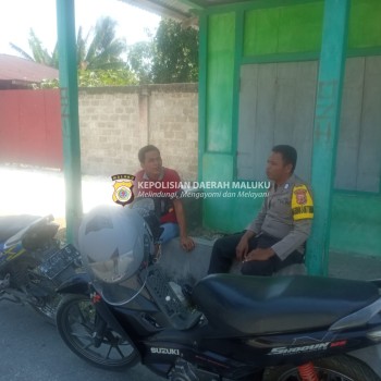 Bhabinkamtibmas Desa Sawa Sambang Warga Desa Binaan