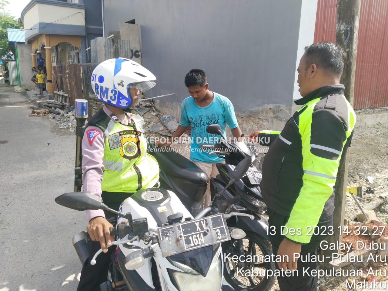 Teguran Humanis Kepada Pengendara Sepeda Motor Yang tidak Menggunakan Helm.