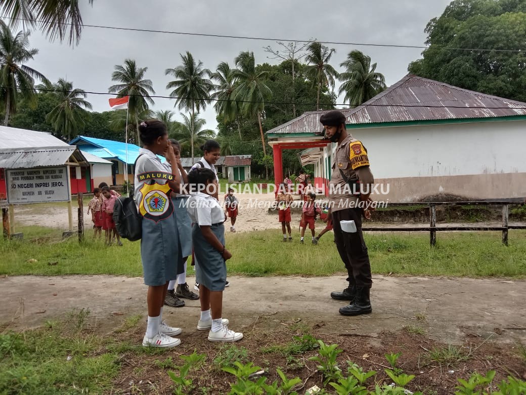 Bhabinkamtibmas Desa Jerol Sosialisasi Himbauan Kamtibmas Pada Pelajar SMA.