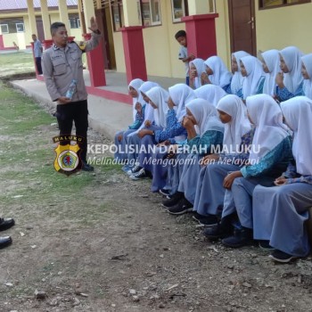 Bhabinkamtibmas dan babinsa Berikan Himbauan kepada Para Siswa Terkait Bullying