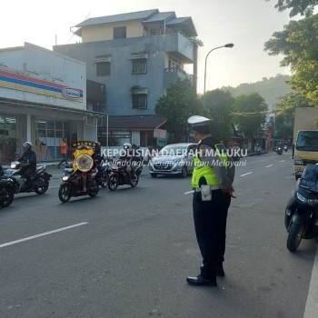 Sat Lantas Polresta Ambon Giat Pengaturan Arus Lalu lintas Pagi