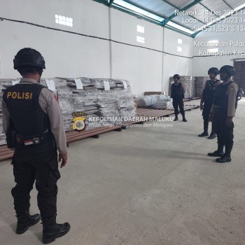 Menjaga dan Amankan Gudang Logistik ; Sat Samapta Polres Aru selaku Satgas Preventif Lakukan Patroli.