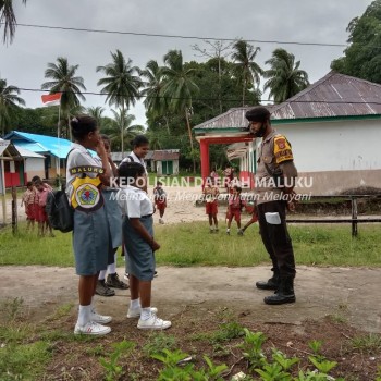 Bhabinkamtibmas Desa Jerol Sosialisasi Himbauan Kamtibmas Pada Pelajar SMA.