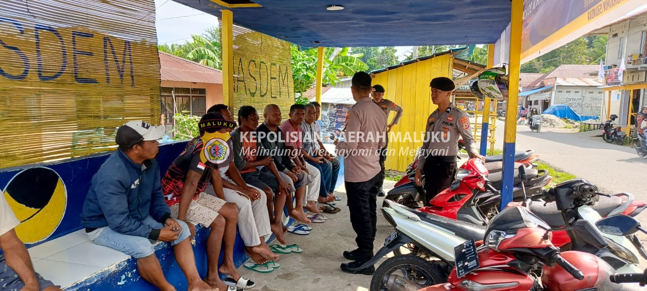 Kapolsek Leihitu Pimpin Kegiatan Jumat Curhat, Masyarakat Diajak Bersatu dalam Meningkatkan Keamanan Lingkungan