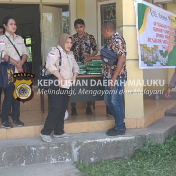 Polsek Leitisel Lakukan Pengamanan Pasar Murah