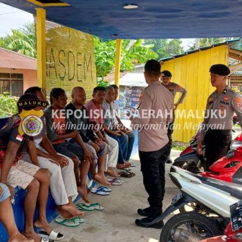 Kapolsek Leihitu Pimpin Kegiatan Jumat Curhat, Masyarakat Diajak Bersatu dalam Meningkatkan Keamanan Lingkungan