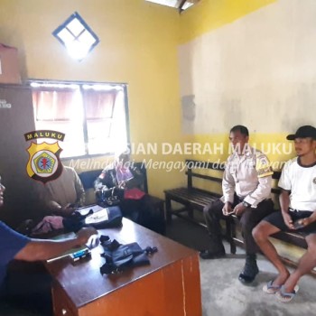 Bhabinkamtibmas Wamlana Melaksanakan Giat Jumat Curhat