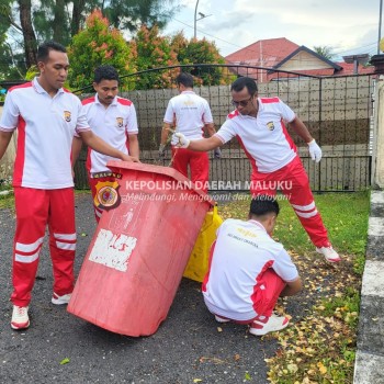 Jaga Kebersihan Personel Polres Kepulauan Aru Laksanakan Korve Mako.