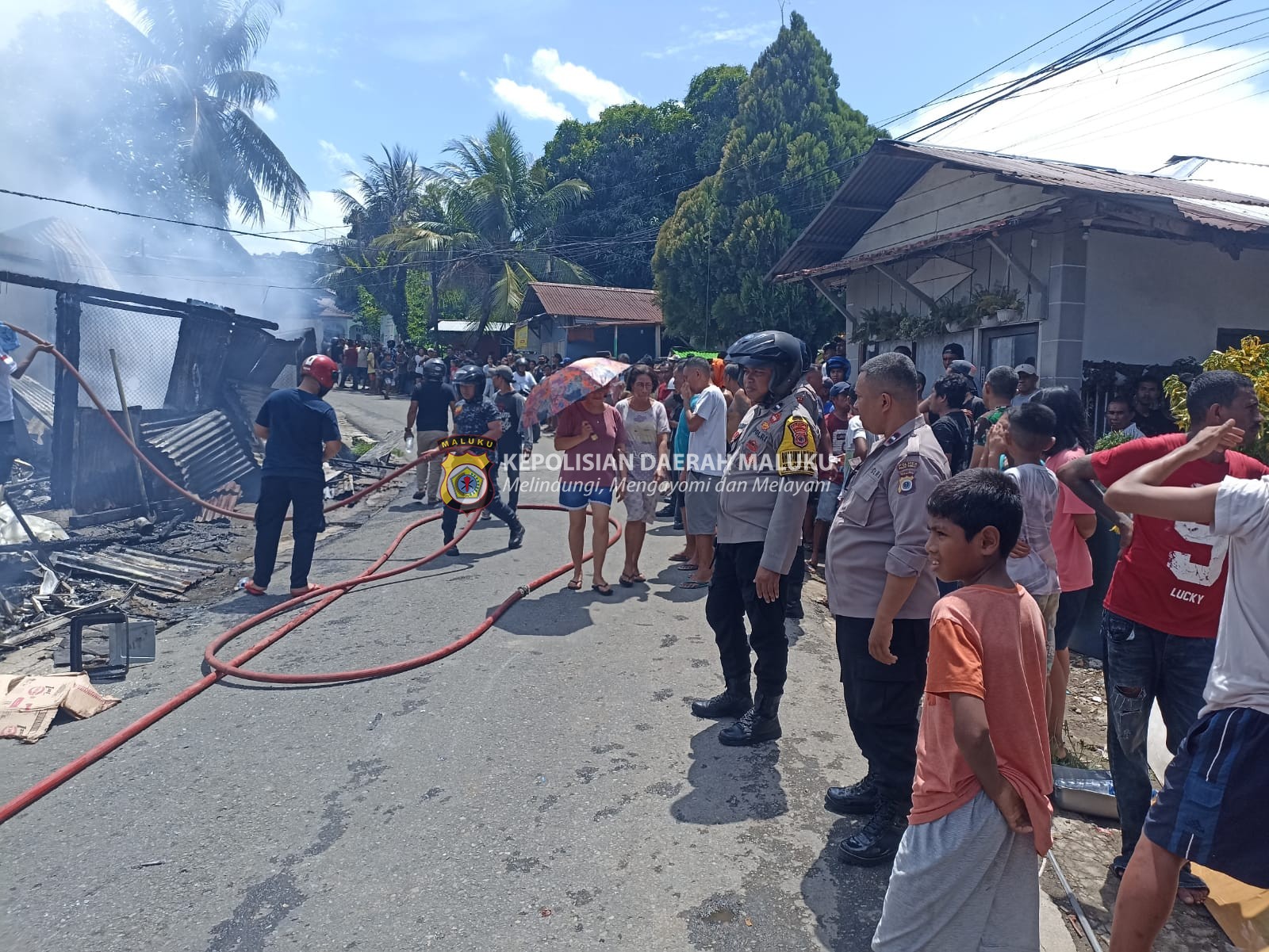 Polsek Nusaniwe Turun TKP Kebakaran Rumah dan Kios Warga