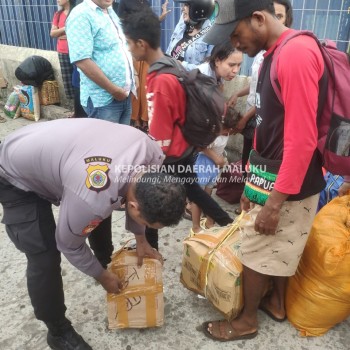 Polsek KPYS Sita Puluhan Liter Sopi saat melakukan Pengamanan Kapal